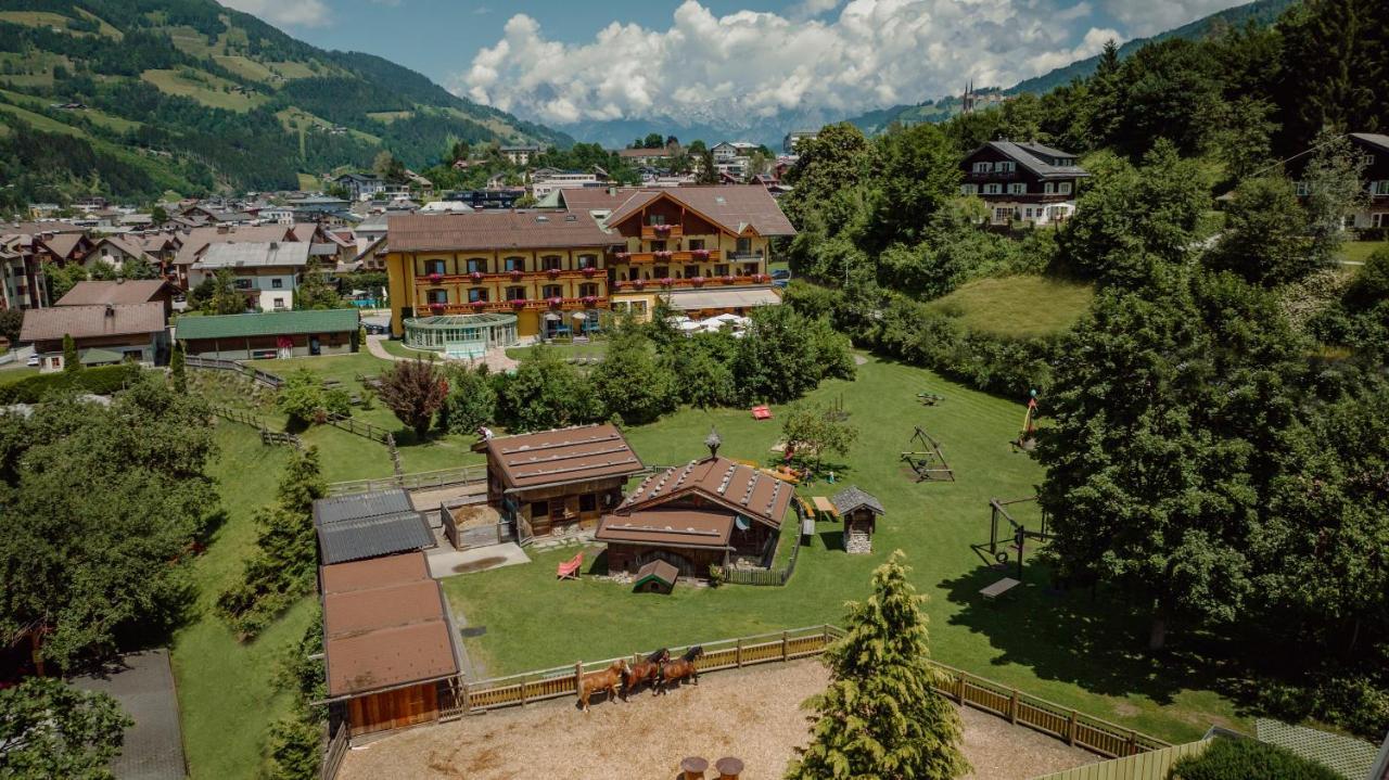 Hotel Lerch ザンクト・ヨーハン・イム・ポンガウ エクステリア 写真