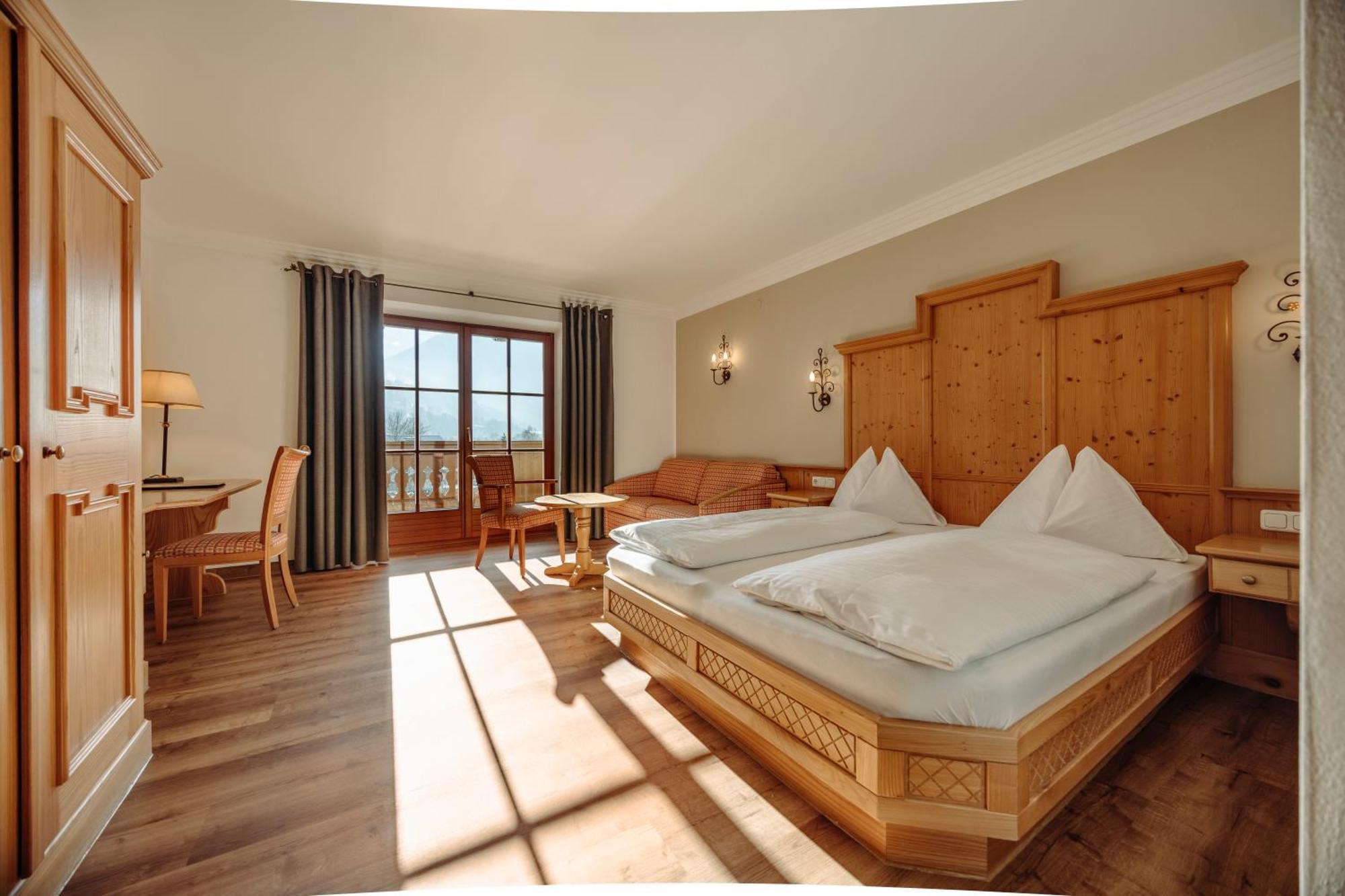 Hotel Lerch ザンクト・ヨーハン・イム・ポンガウ エクステリア 写真
